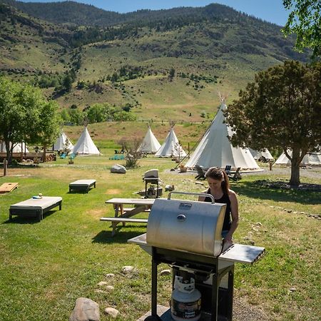 Dreamcatcher Tipi Hotel Gardiner Ngoại thất bức ảnh