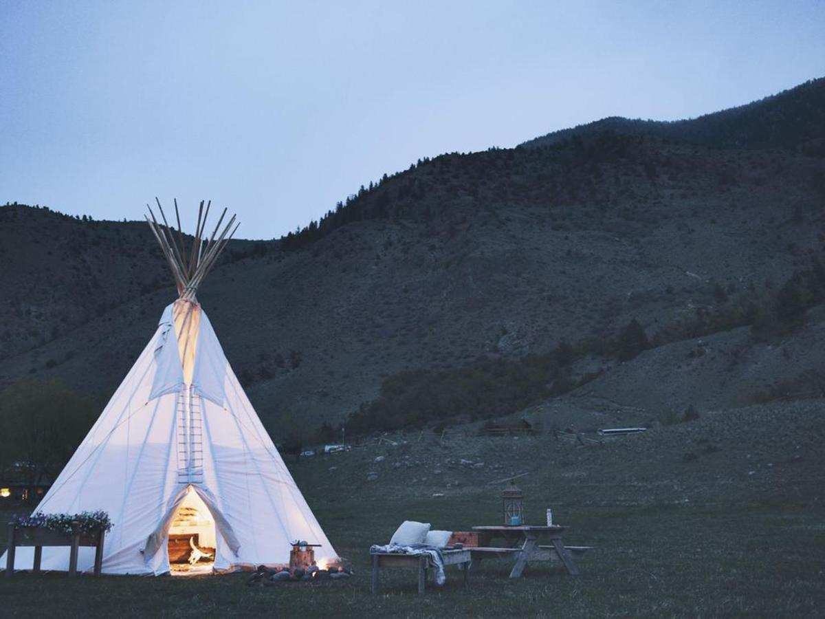 Dreamcatcher Tipi Hotel Gardiner Ngoại thất bức ảnh