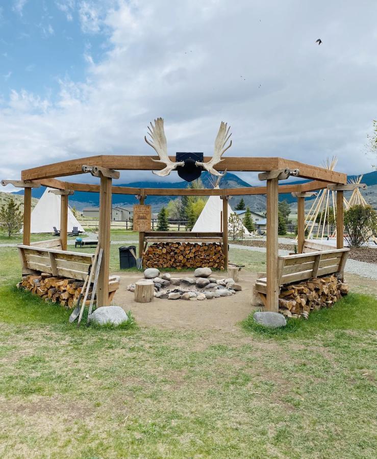 Dreamcatcher Tipi Hotel Gardiner Ngoại thất bức ảnh