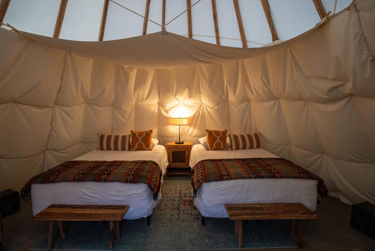 Dreamcatcher Tipi Hotel Gardiner Ngoại thất bức ảnh
